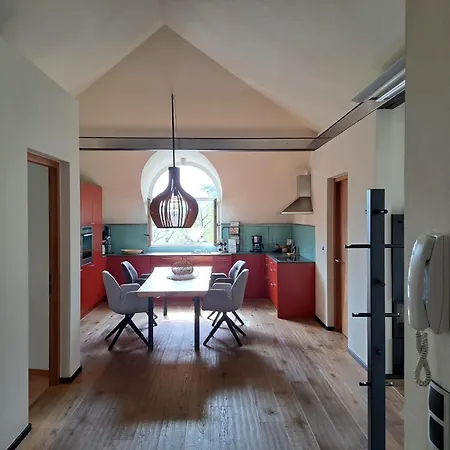 Apartment Mansarde Zeder In Privatvilla Im Zentrum Merans *