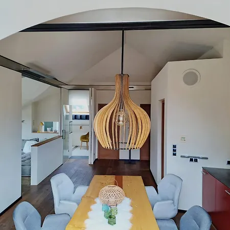 Mansarde Zeder In Privatvilla Im Zentrum Merans Merano