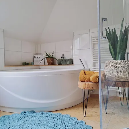 Apartment Mansarde Zeder In Privatvilla Im Zentrum Merans